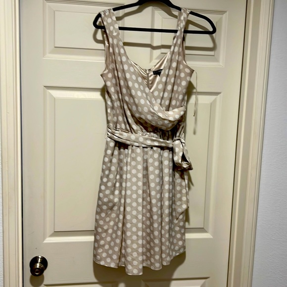 Polkadot beige dress with pockets! This is makes an amazing daytime event dress! - Picture 1 of 8